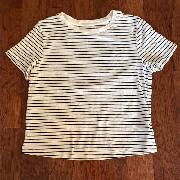 Old Navy Tops - ✨ Old Navy White & Navy Blue Stripe Short-Sleeve Crop Tee — Size S ✨